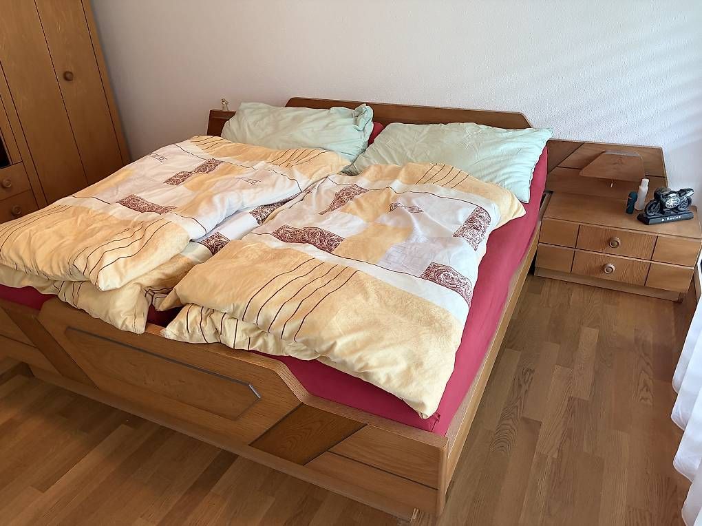 Letti: Komplettes Bett mit Nachttischen – Usato da Villnachern venduto da stephanieomlin