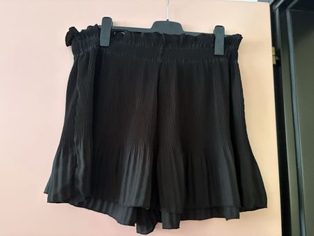 Pantaloncini da donna corti plissettati