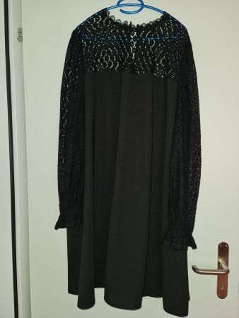 Kleid mit Spitzen Gr. 4Xl schwarz