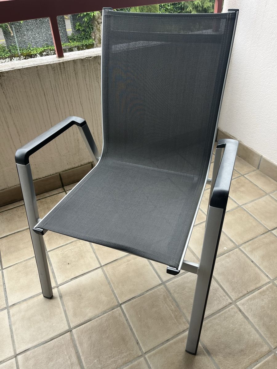 Tavoli: Gartentisch mit 4 Stühlen – Usato da Kirchberg BE venduto da Sm9 5
