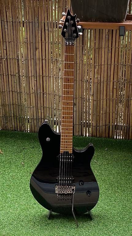 EVH Strumenti musicali: EVH standard black gloss – Usato da ONEX venduto da charbcharb