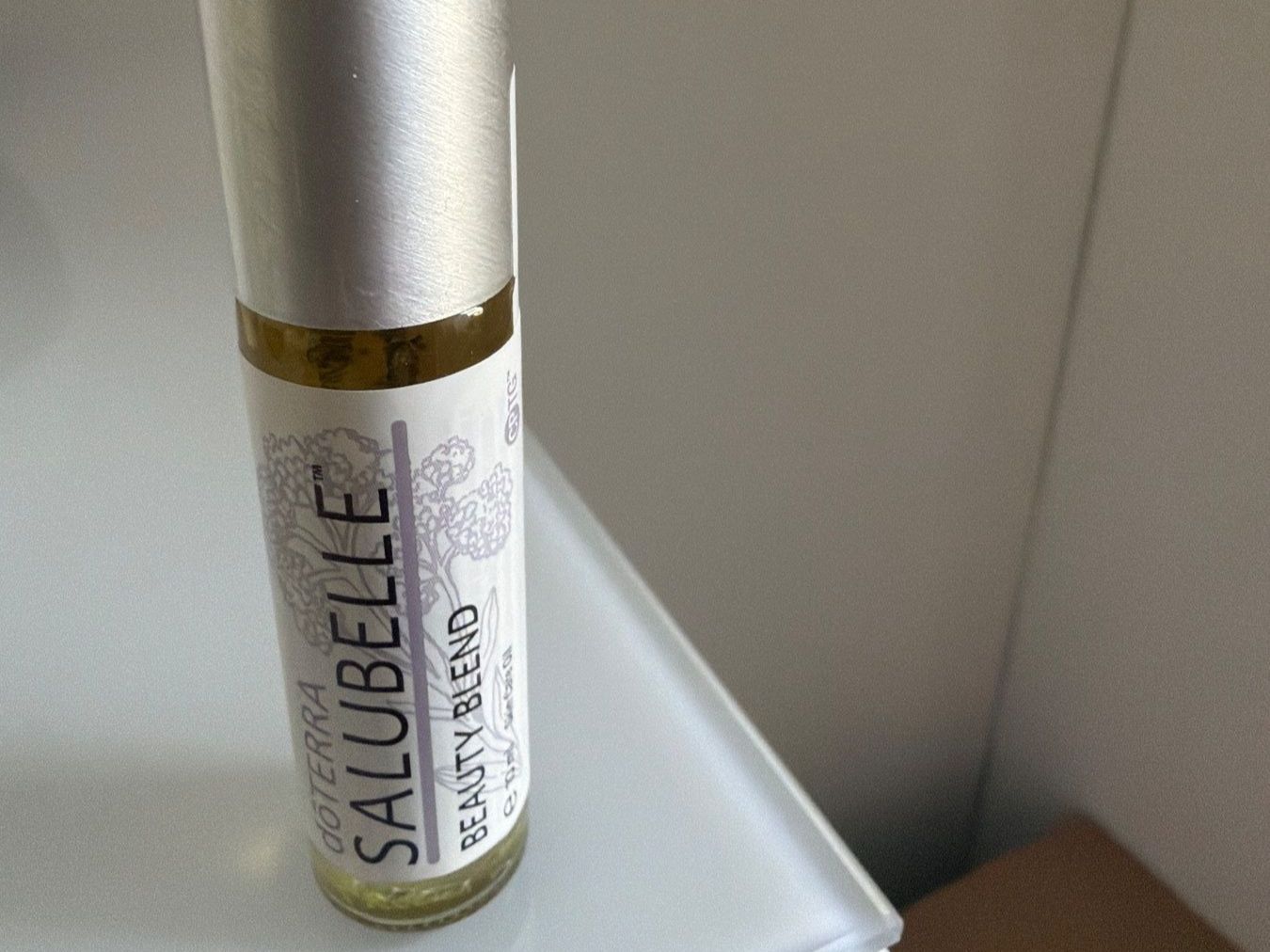 Doterra Oli essenziali: Doterra Öl Roller - Salubelle (10 mL) – Nuovo e nell'imballaggio originale da Schwyz venduto da car_6flb