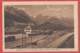 Scuol / Schuls Bahnhof mit Bahnen der RhB - ca. 1925