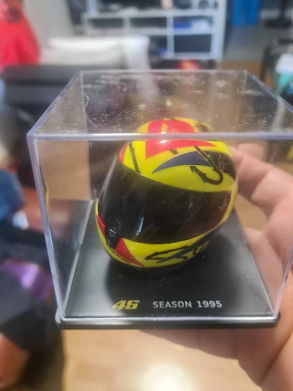 Giocattoli: 2 Casques 1:5 valentino rossi – Nuovo e nell'imballaggio originale da Collombey venduto da mot_ryp9 1