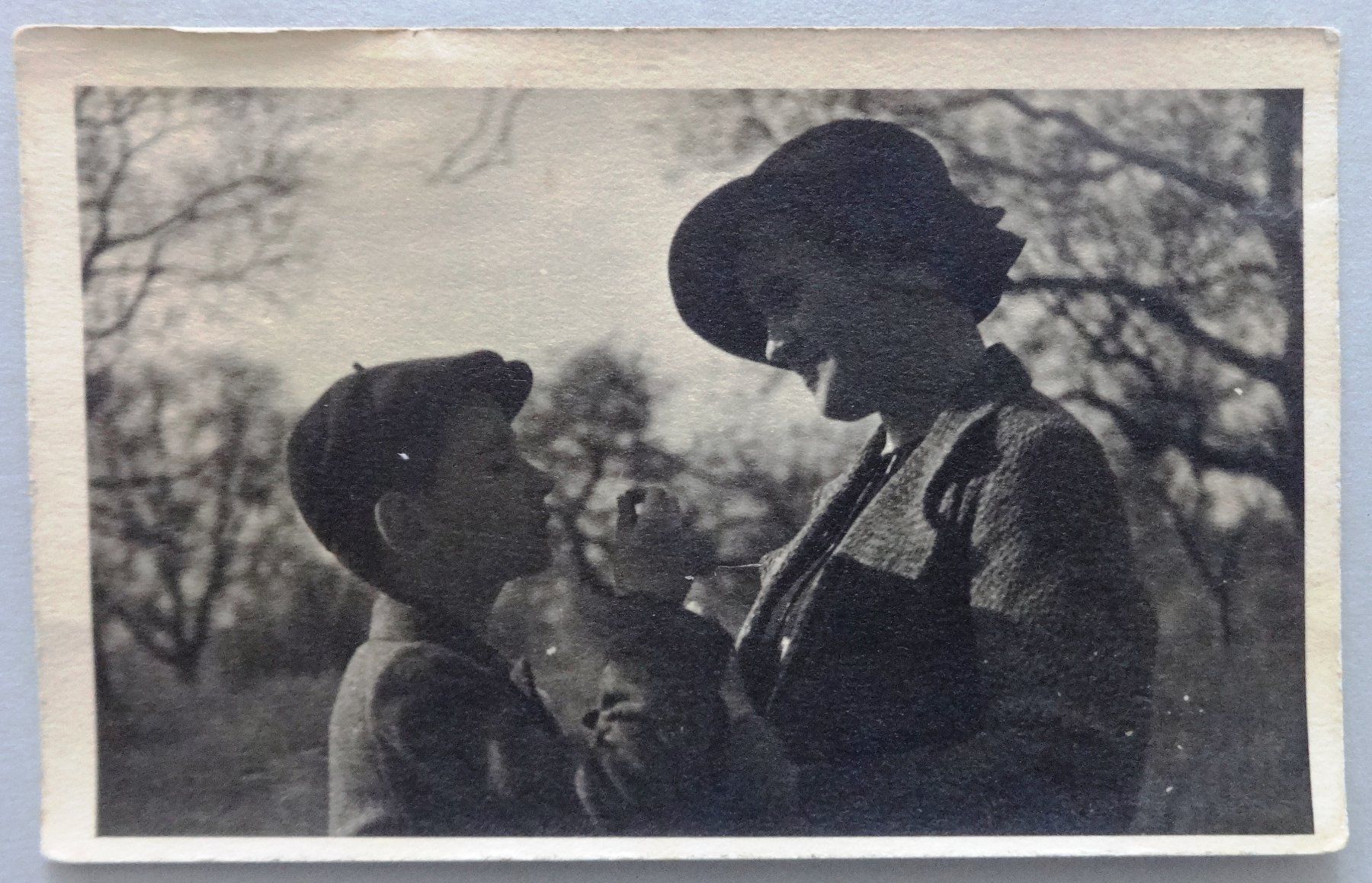 Cartes postales: Mère avec sont enfant – Défectueux à Fétigny par Billy2miny