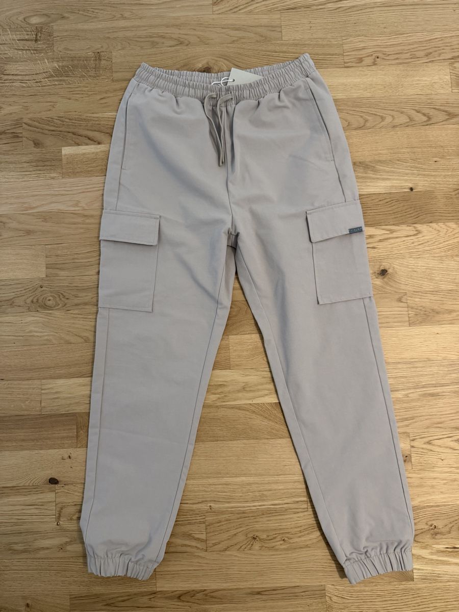Pantaloni: Closure London Cargo Pants, Size M – Nuovo e nell'imballaggio originale da Zug venduto da pav_q5f7