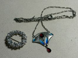 1 Brosche 800 Silber, ein Collier 830 Silber
