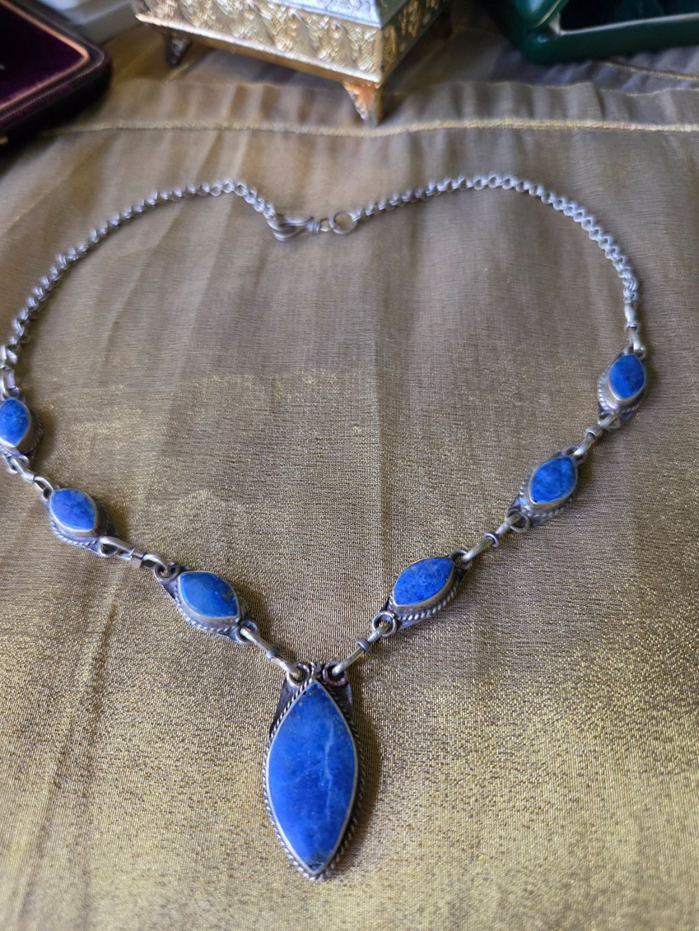 Ketten: Wunderschöne Halskette Collier mit edlem Lapislazuli Design – Gebraucht aus Basel von ivoli