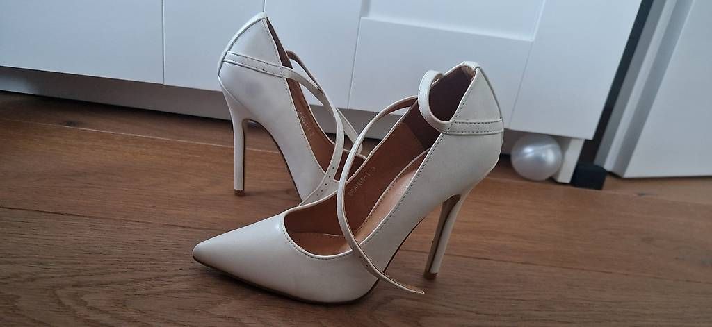 Scarpe da donna: Highheels Gr. 36 weiss – Usato da Plons venduto da fra_8cp5