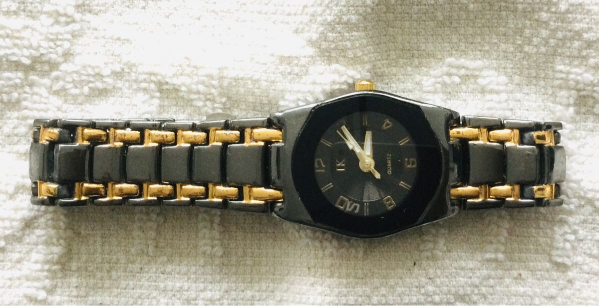 Uhren: Damen-Armbanduhr IK Quartz – Gebraucht aus Oftringen von Waltereg