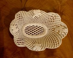 ancien plat en faïence ajouré