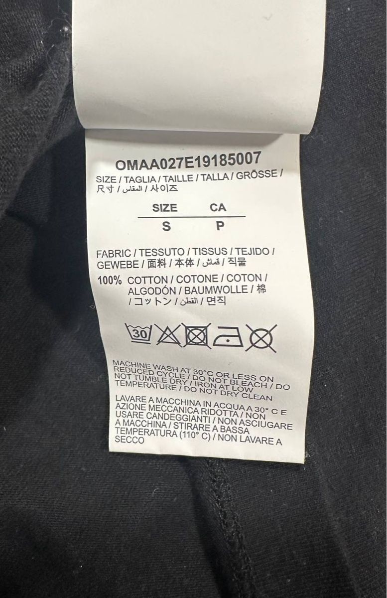 Off-White T-Shirts: Off white T-shirt  – Gebraucht aus Pfäffikon ZH von Nataliia. 2