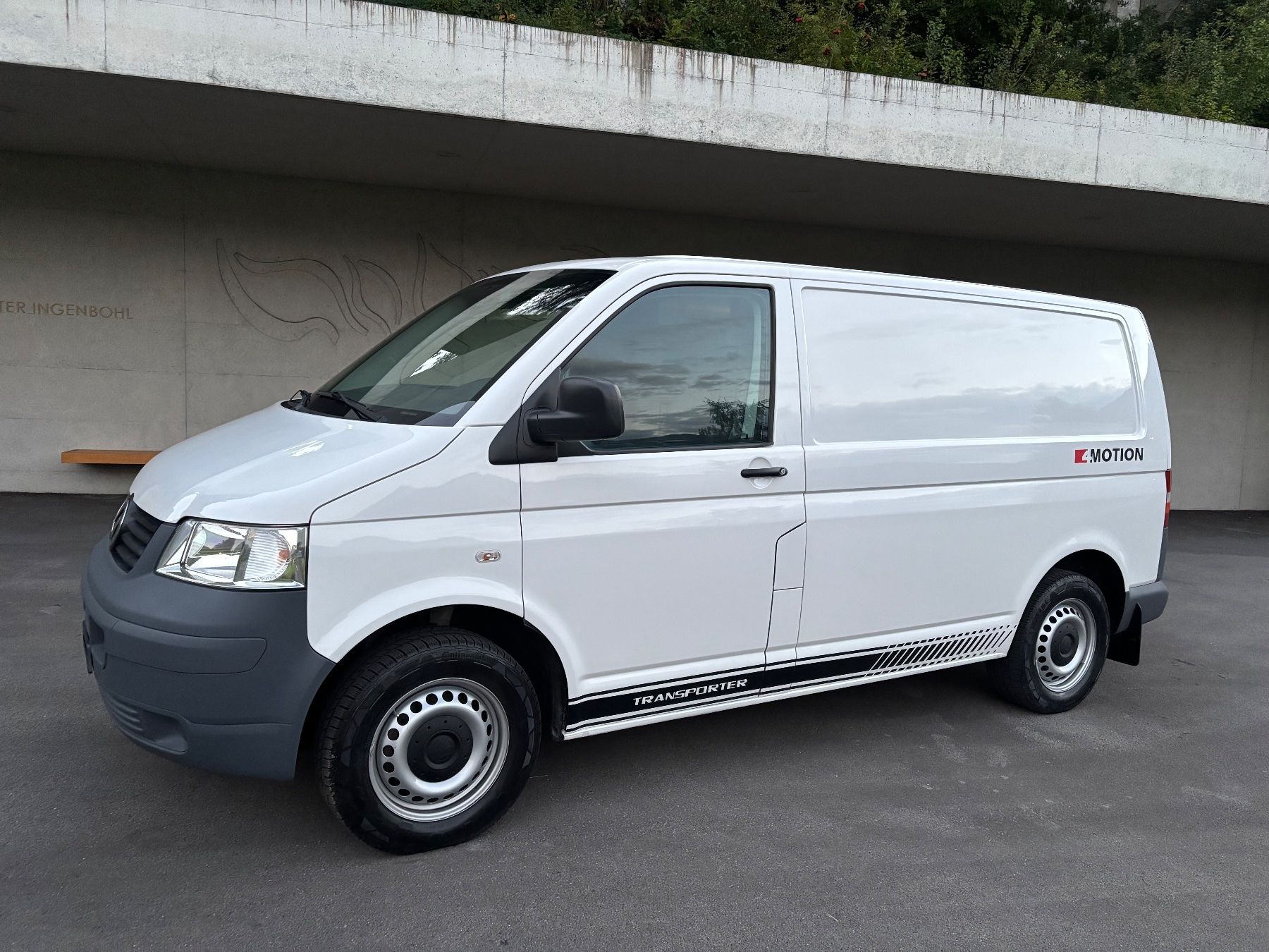 Véhicules utilitaires: VW T5 2.5 TDI 4x4 – D'occasion à Brunnen par Outdooro_Schweiz 1