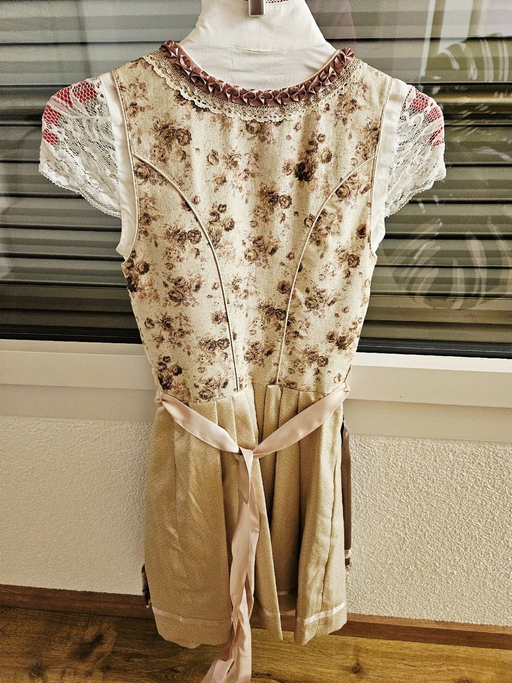 Krüger Vestiti: Dirndl von KRÜGER Gr. 30/32, Länge ca.92 – Nuovo (secondo la descrizione) da Rhäzüns venduto da inf_rcj7 4