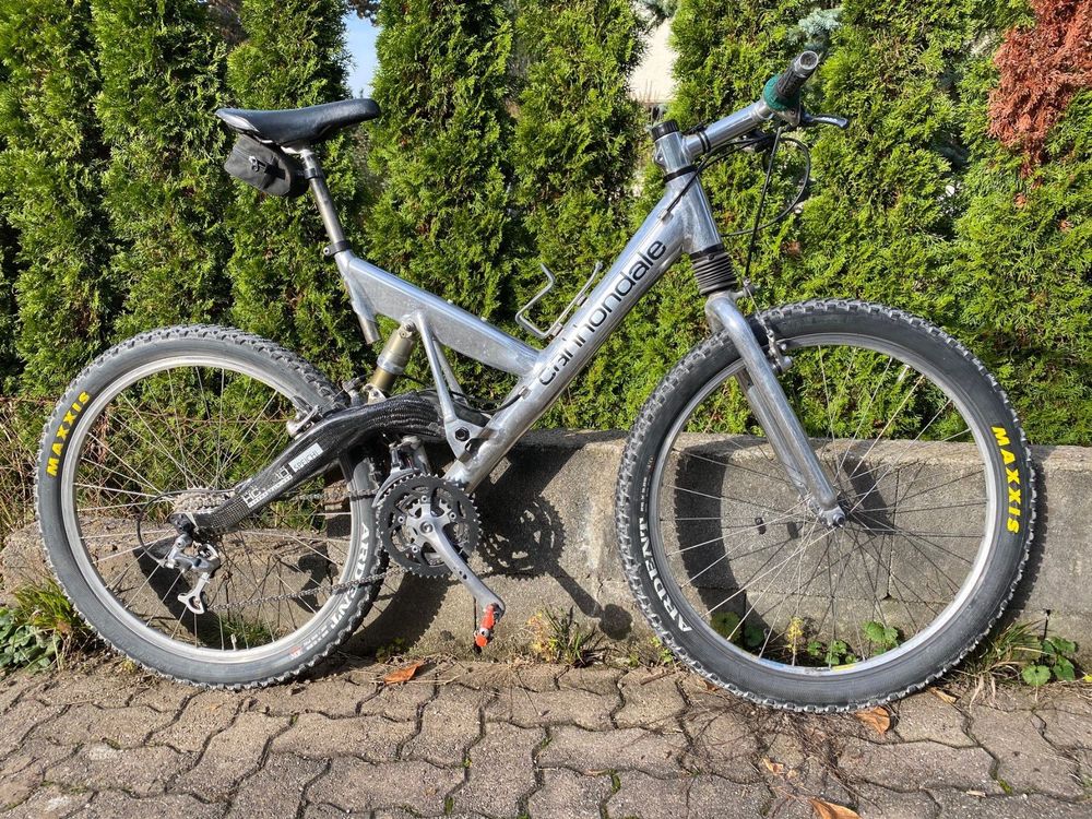 Cannondale super deals v 2000