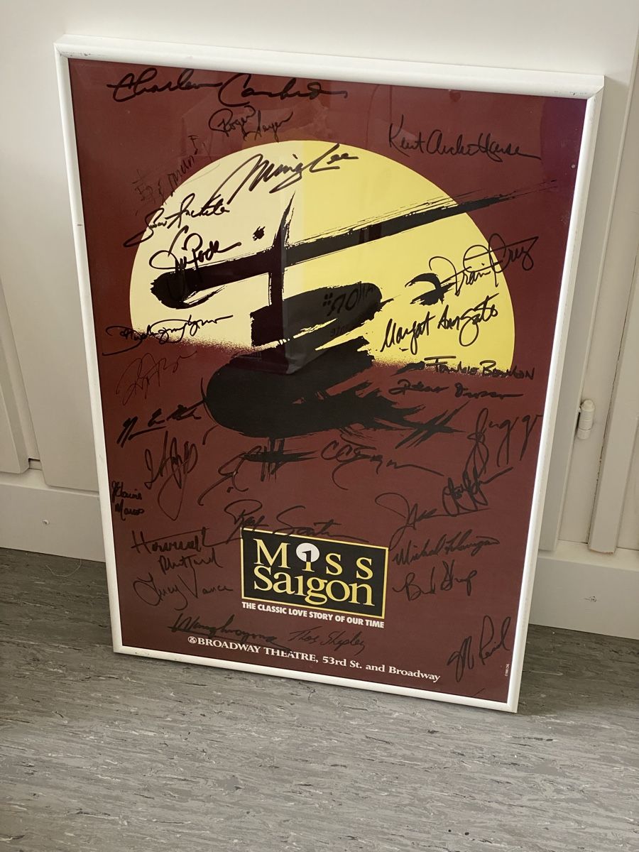 Foto & Immagini: Signiertes Miss Saigon Plakat – Usato da Balzers venduto da styleee