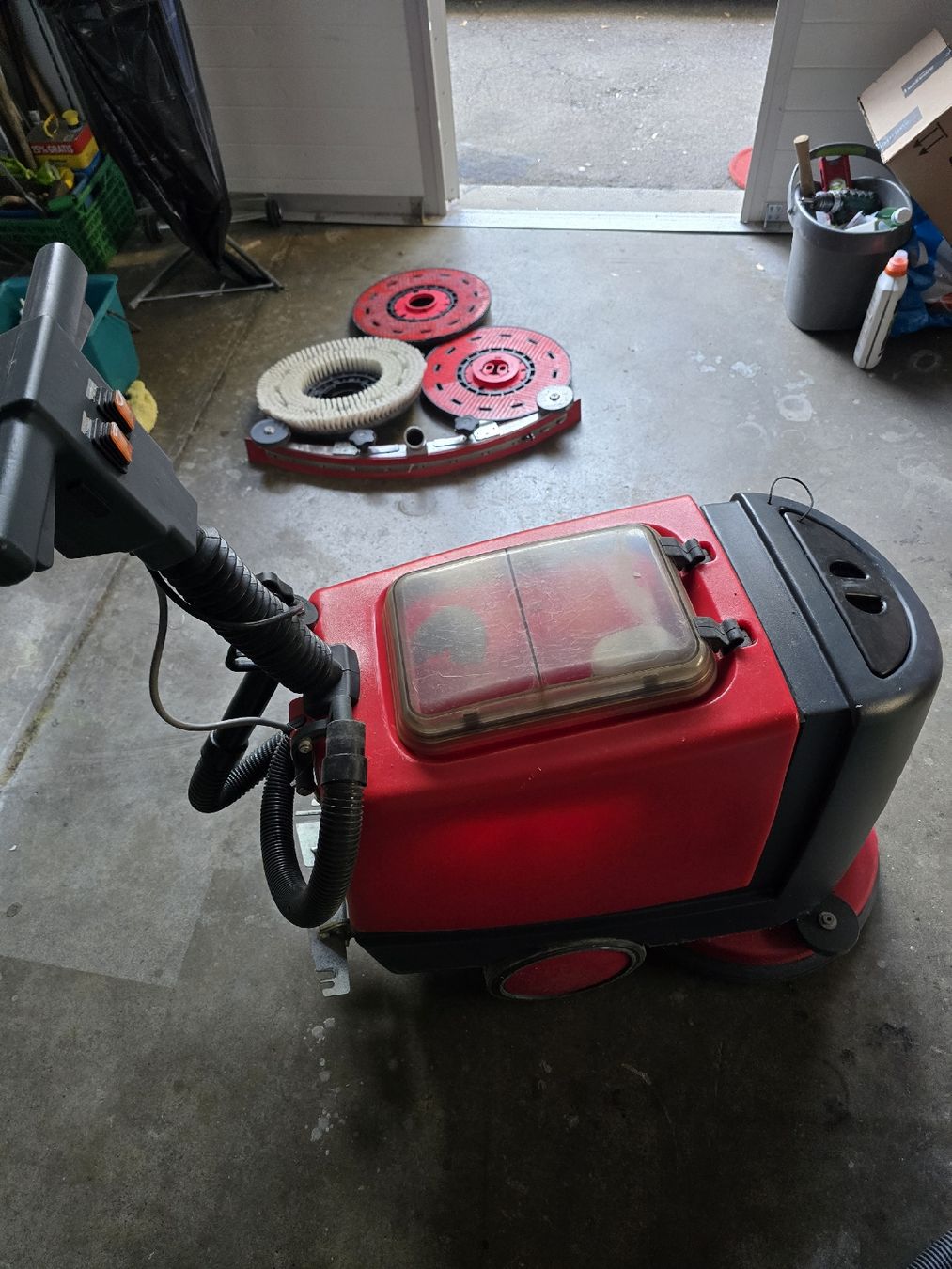 Cleanfix Tutte le macchine: Scheuersaugmaschine Cleanfix – Usato da Zürich venduto da inf_q6bm 5