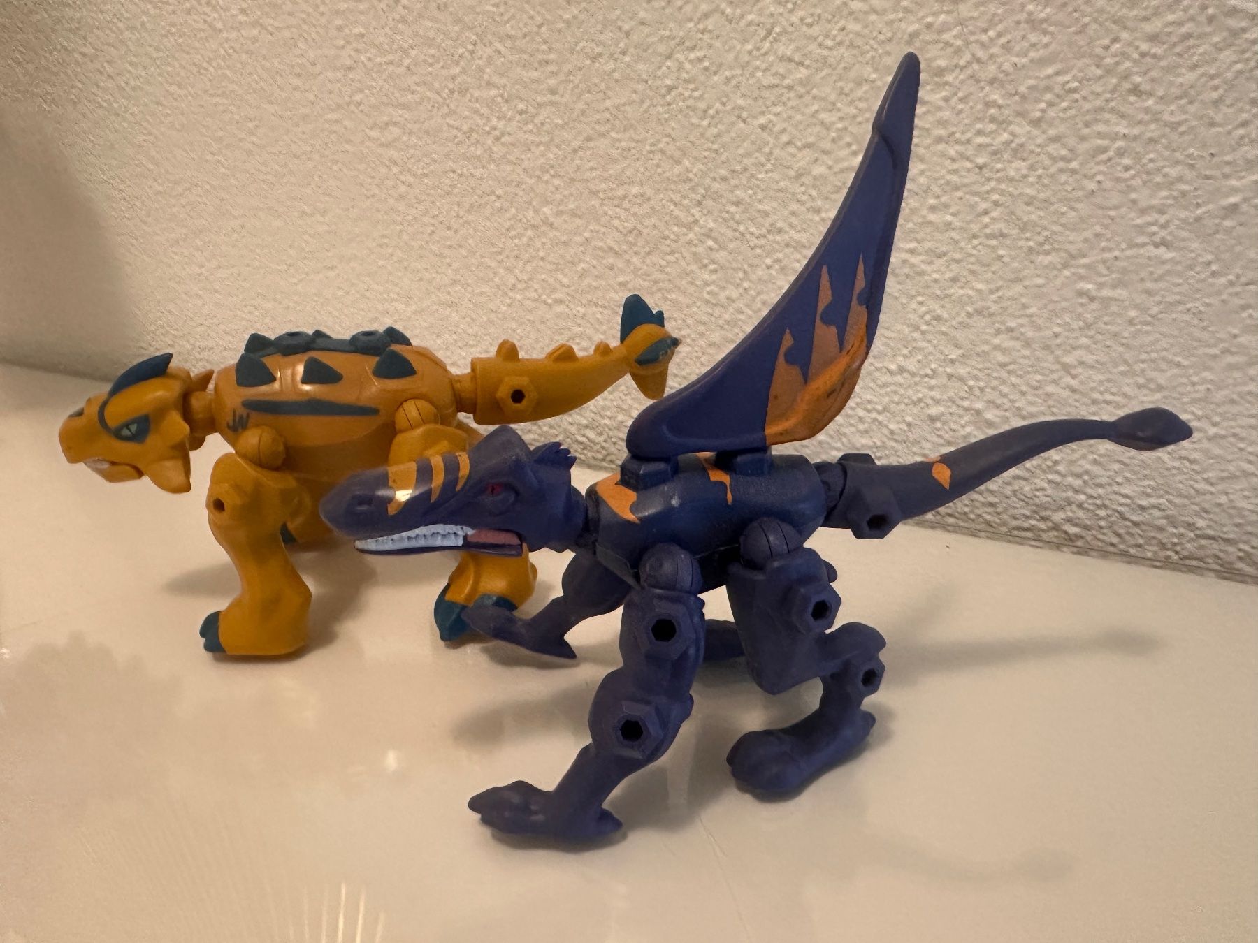 Spielzeuge: Dinosaurier Transformers 4 Stück – Gebraucht aus Alpnach Dorf von ljusja