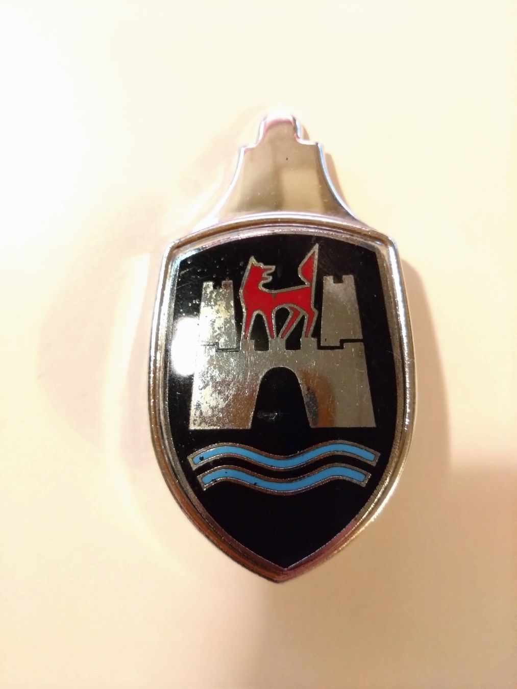 Volkswagen Tutti pezzi di ricambio auto: VW Wolfsburg Kühlerfigur/Emblem – Usato da Unterlangenegg venduto da SteWue