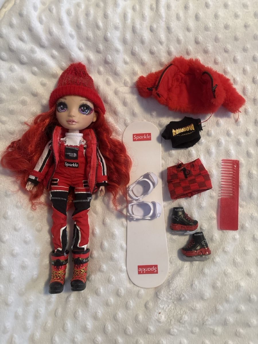 Bambole: Rainbow High Winter Ruby Anderson Puppe mit Snowboard! – Nuovo (secondo la descrizione) da Rüti ZH venduto da Crystal_Bloom