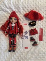Rainbow High Winter Ruby Anderson Puppe mit Snowboard!