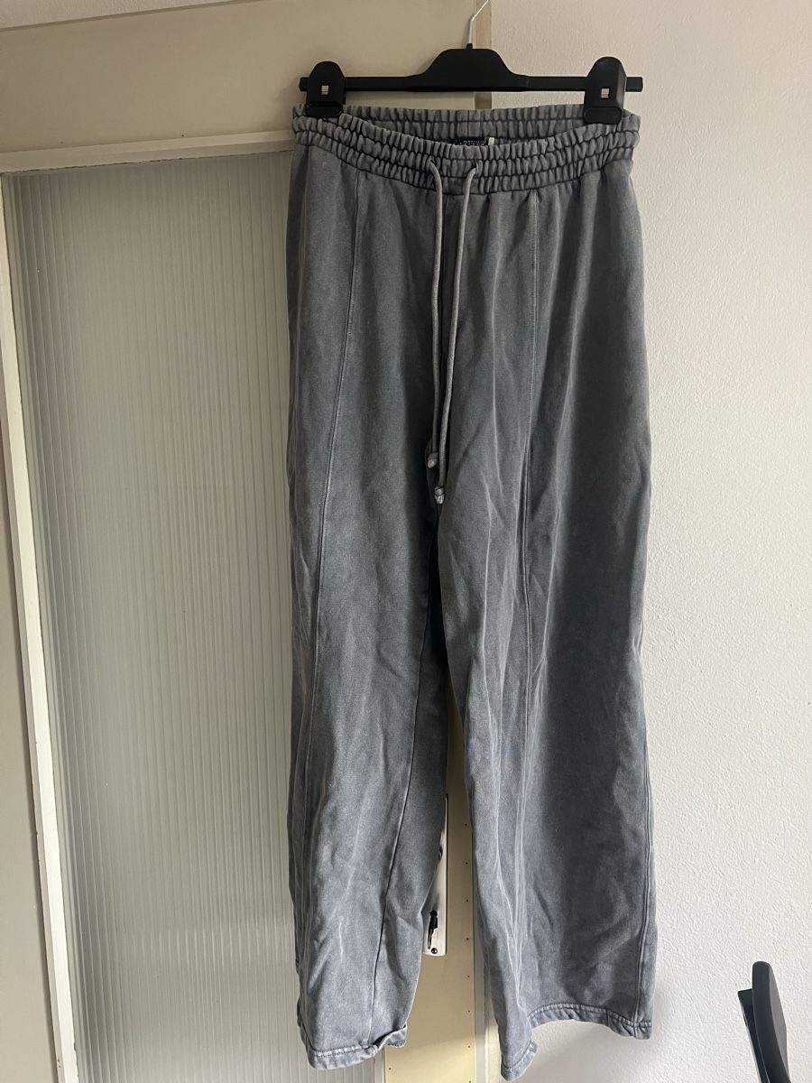 Zara Pantaloni: Zara Jogginghose grau Grösse M – Nuovo (secondo la descrizione) da Kirchberg BE venduto da lea_kb6y