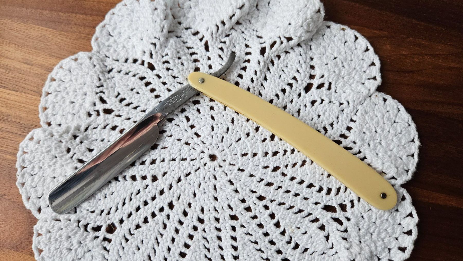 Rasoi & Lamette da barba: Antikes Rasiermesser mit Etui – Usato da Untervaz venduto da FullFlap777 3
