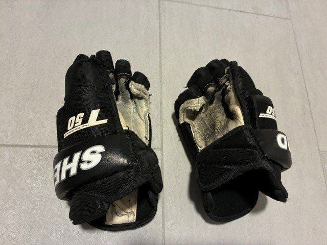 Guanti & manicotti: Eishockey-Handschuhe 11" – Usato da Ostermundigen venduto da Ruud13