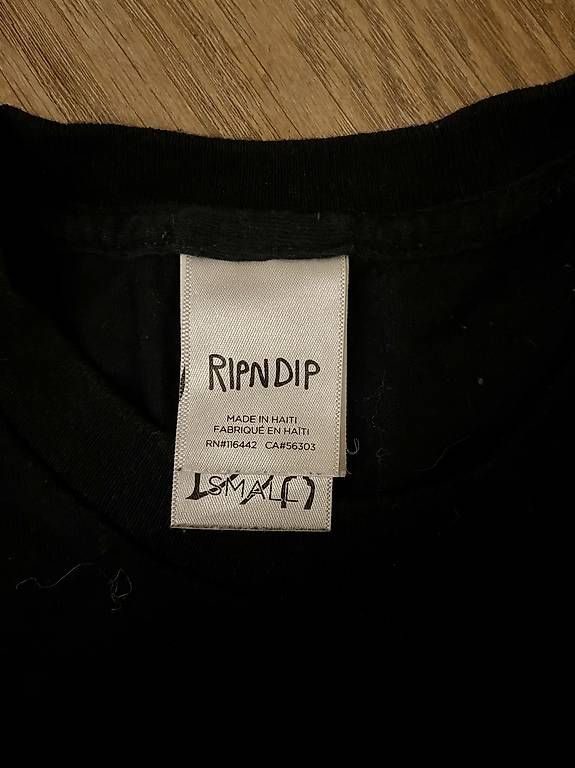 T-shirt: Shirt mit Katze von RIPNDIP – Usato da Oberwil BL venduto da wanndann 3