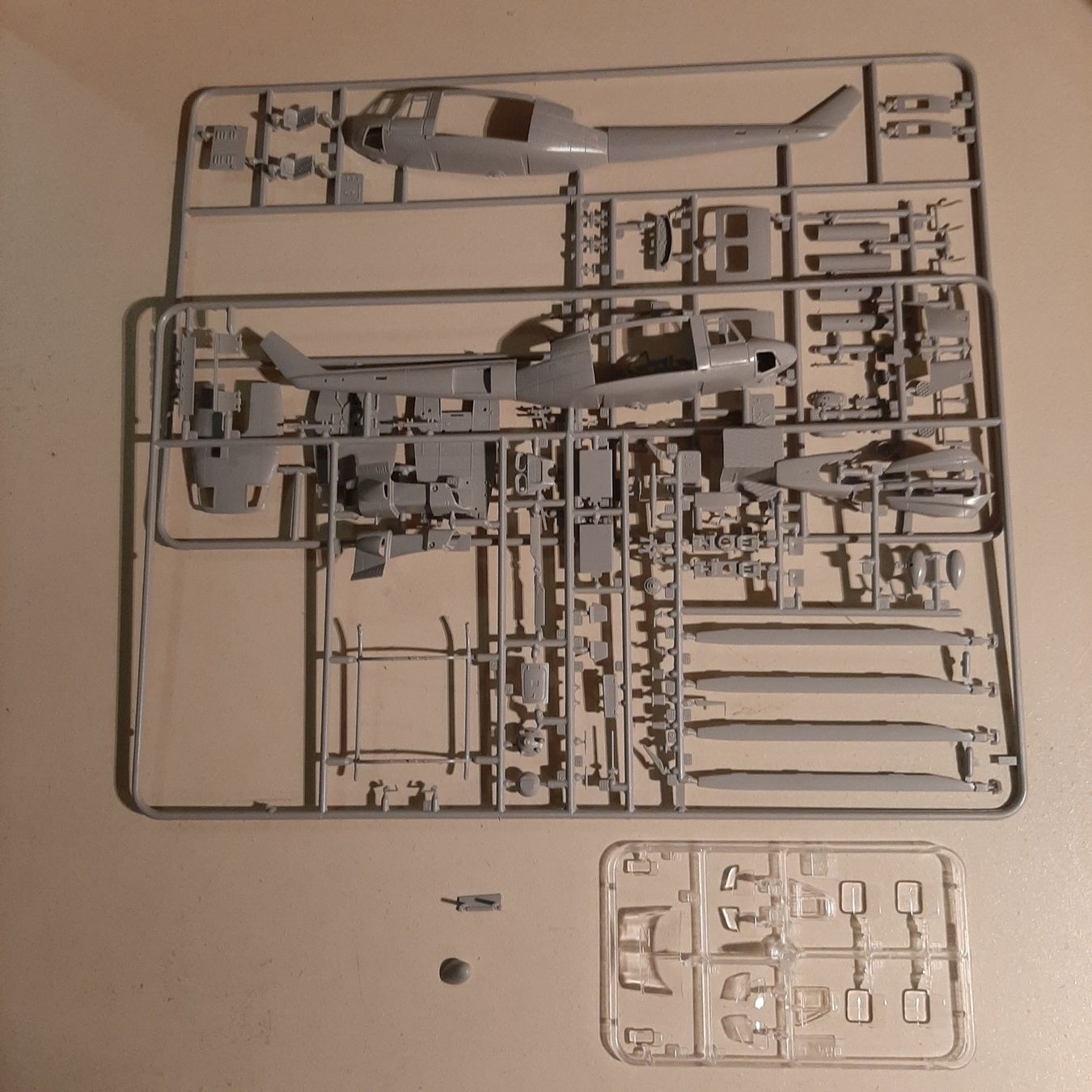 Italeri Modellbausätze & Standmodelle: 2340 ... Bell CH-146 Griffon ... Italeri 084 – Gebraucht aus Bonstetten von Benibanny59 3