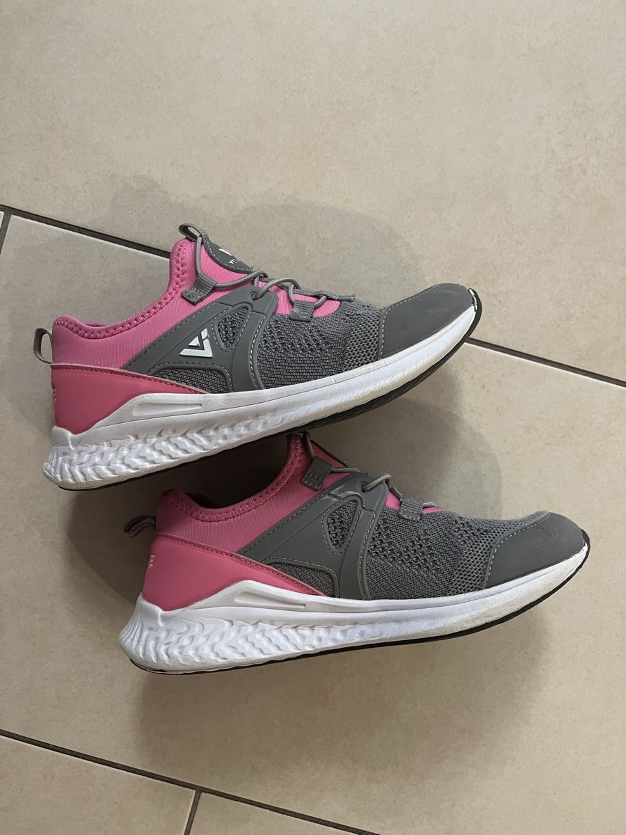 Scarpe per ragazze: Venice Sportschuhe Gr. 35 – Nuovo (secondo la descrizione) da Küssnacht am Rigi venduto da icbicb 2