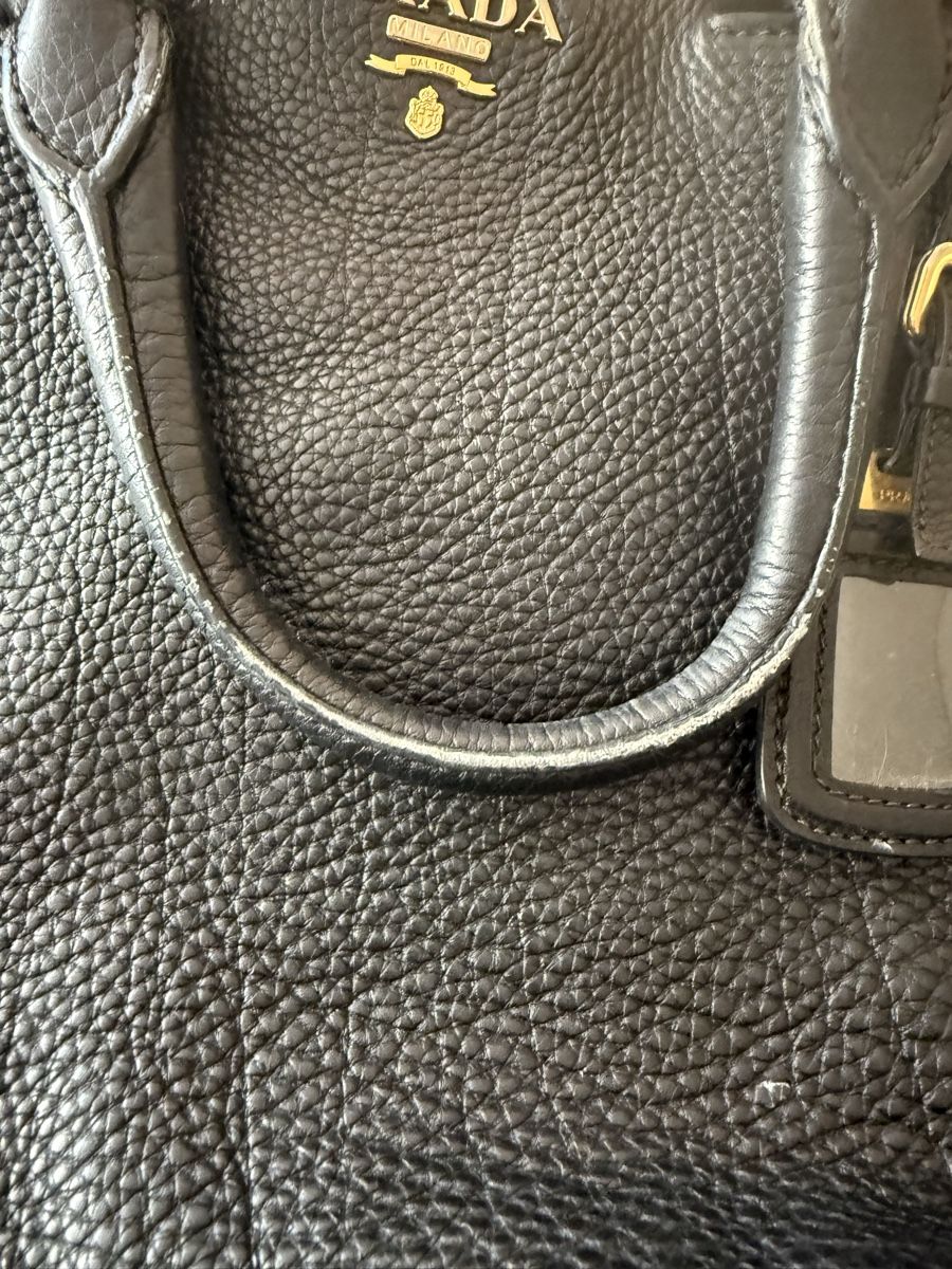 Prada Sacs femmes: Sac Prada cuir noir utilisé – D'occasion à Payerne par Maylin2018 1
