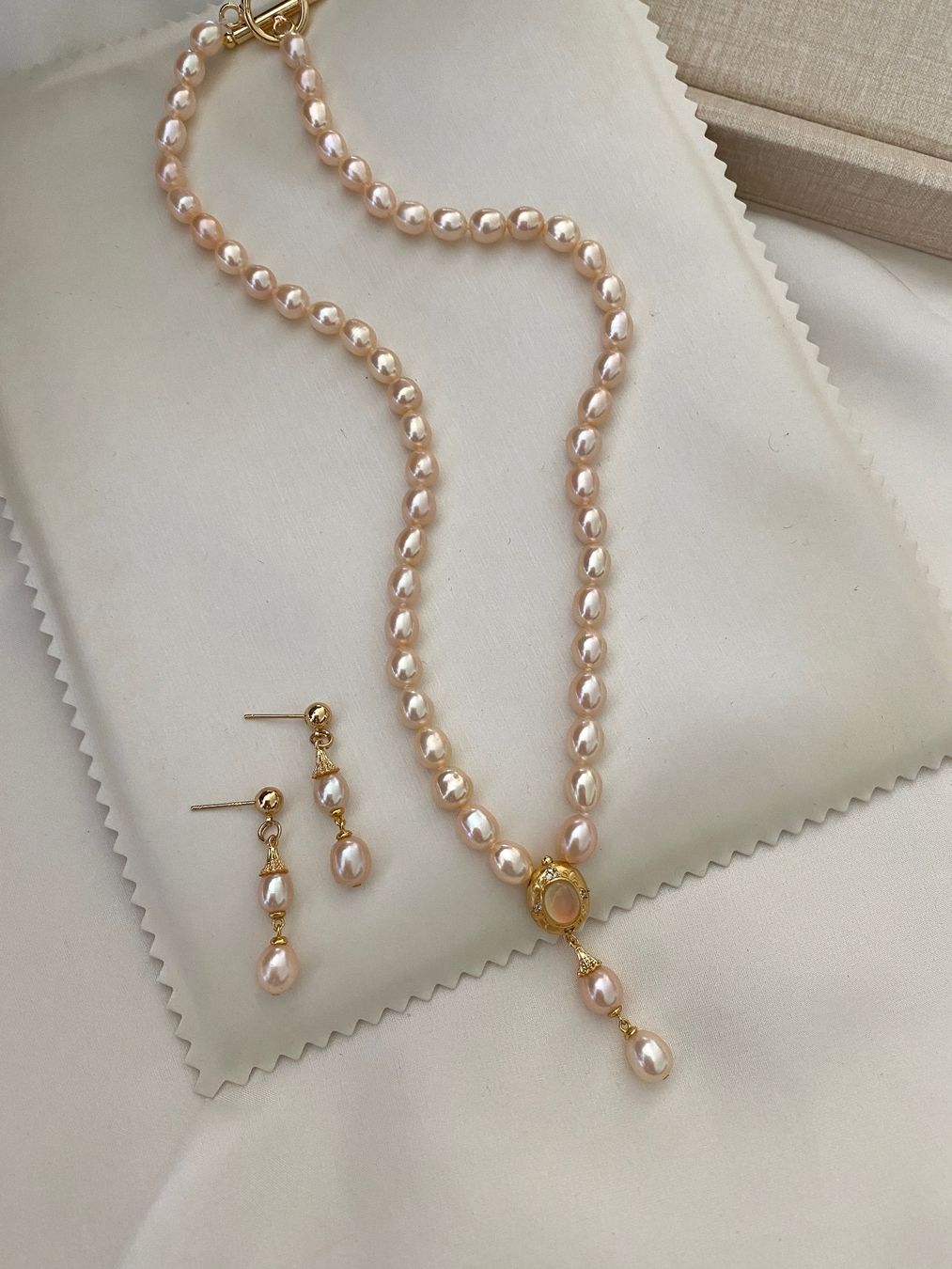 Catenine: Top Glanz Süsswasserperlen Kette mit Ohrringe – Nuovo e nell'imballaggio originale da Sarnen venduto da Yingsperlen4