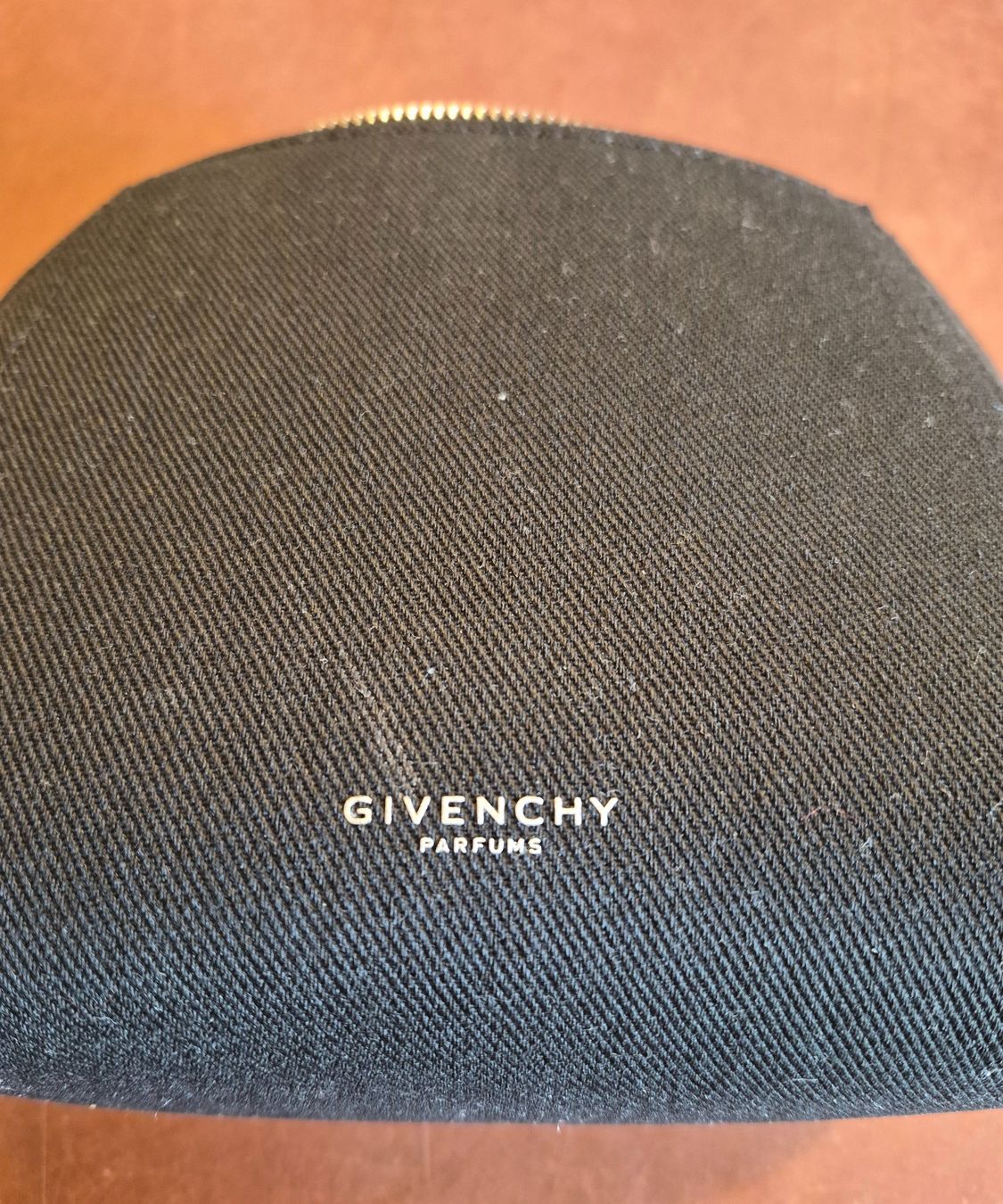 Custodie per cosmetici: Givenchy Kosmetiktäschli, Schwarz – Usato da Küssnacht am Rigi venduto da Hannibal06 4