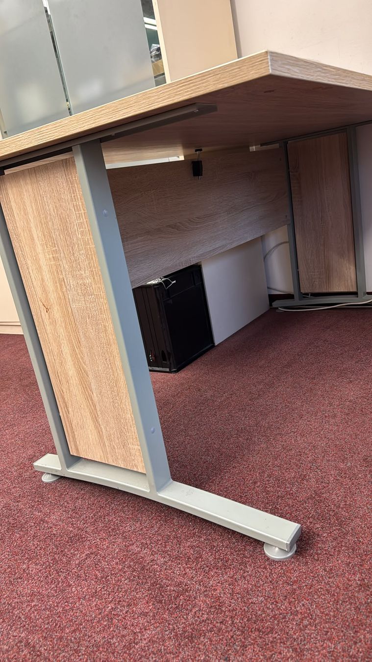 Scrivanie: Schreibtisch Buche-Optik, Metallgestell – Usato da Hettlingen venduto da osm_t6zs 1