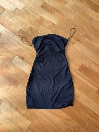 Bershka Sommerkleid, trägerlos, schwarz, Grösse S