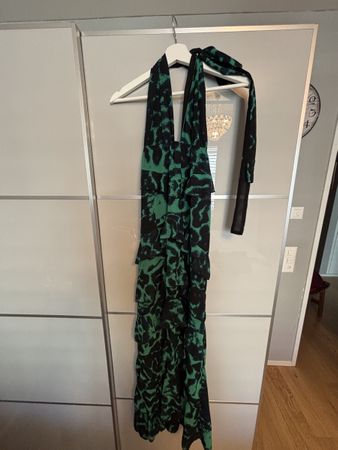 Kleid grün rückenfrei