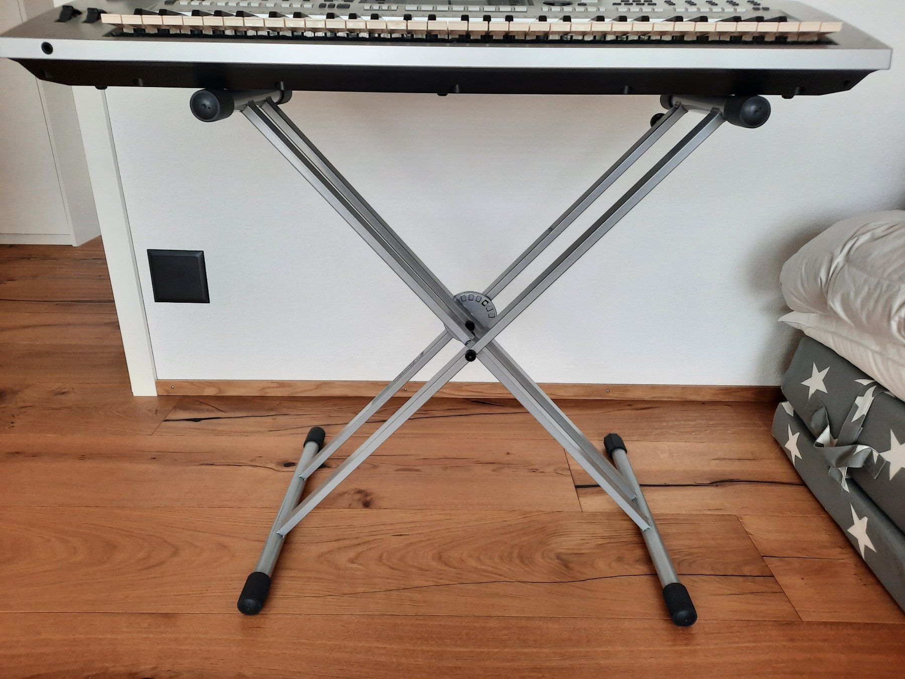 Yamaha Strumenti musicali: Yamaha Keyboard PSR-S700 mit Ständer & Netzteil – Usato da Altnau venduto da willpower71 4