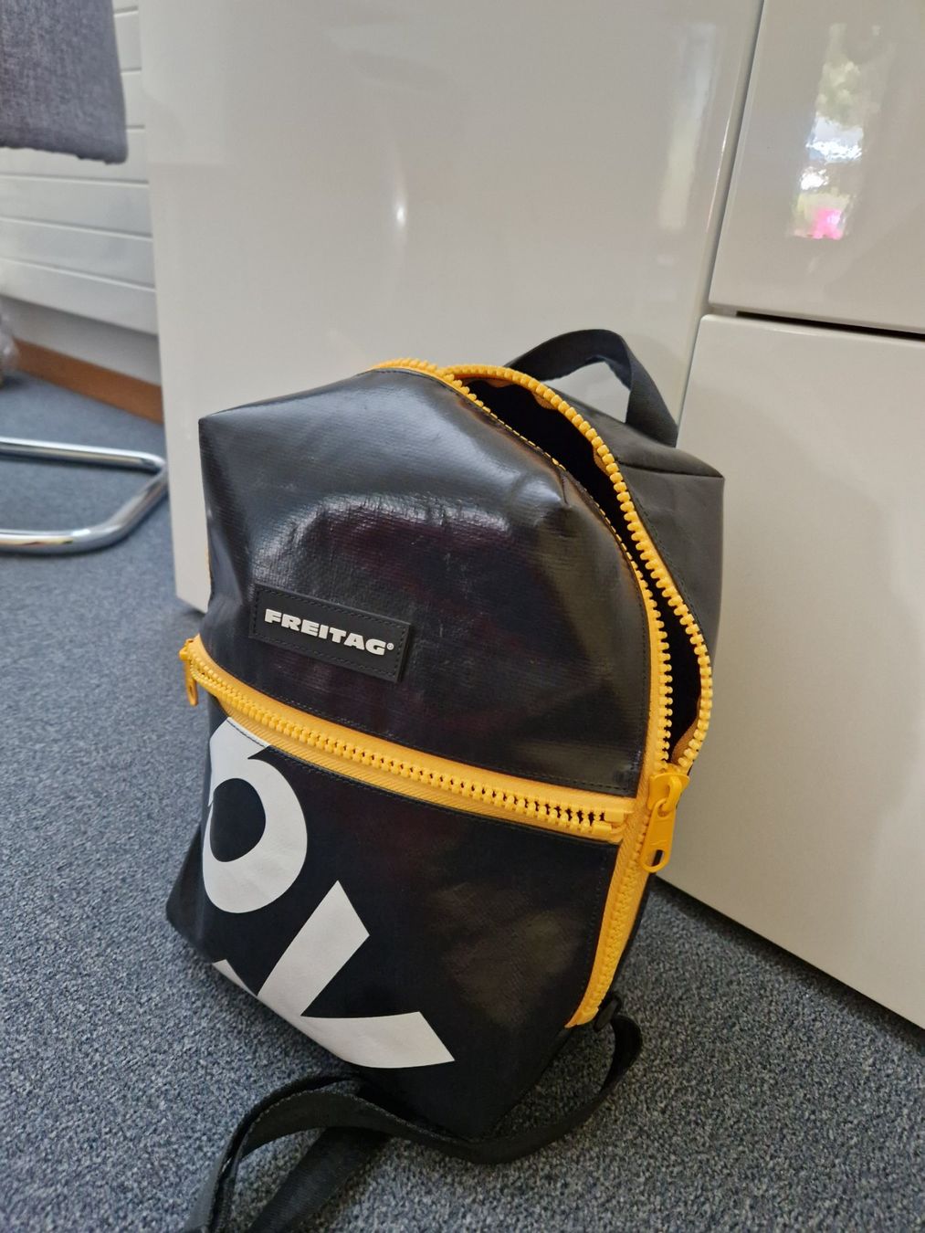 Freitag Zaini: Freitag Rucksack schwarz gelb NEU – Usato da Frauenfeld venduto da gre_vnj9 1