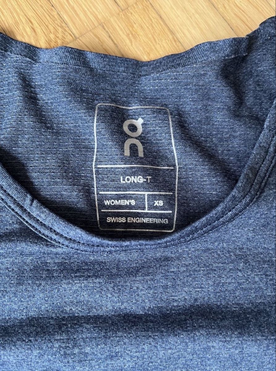 On T-shirt: On Long-T Damen Laufshirt – Usato da Horgen venduto da sophiaric 1