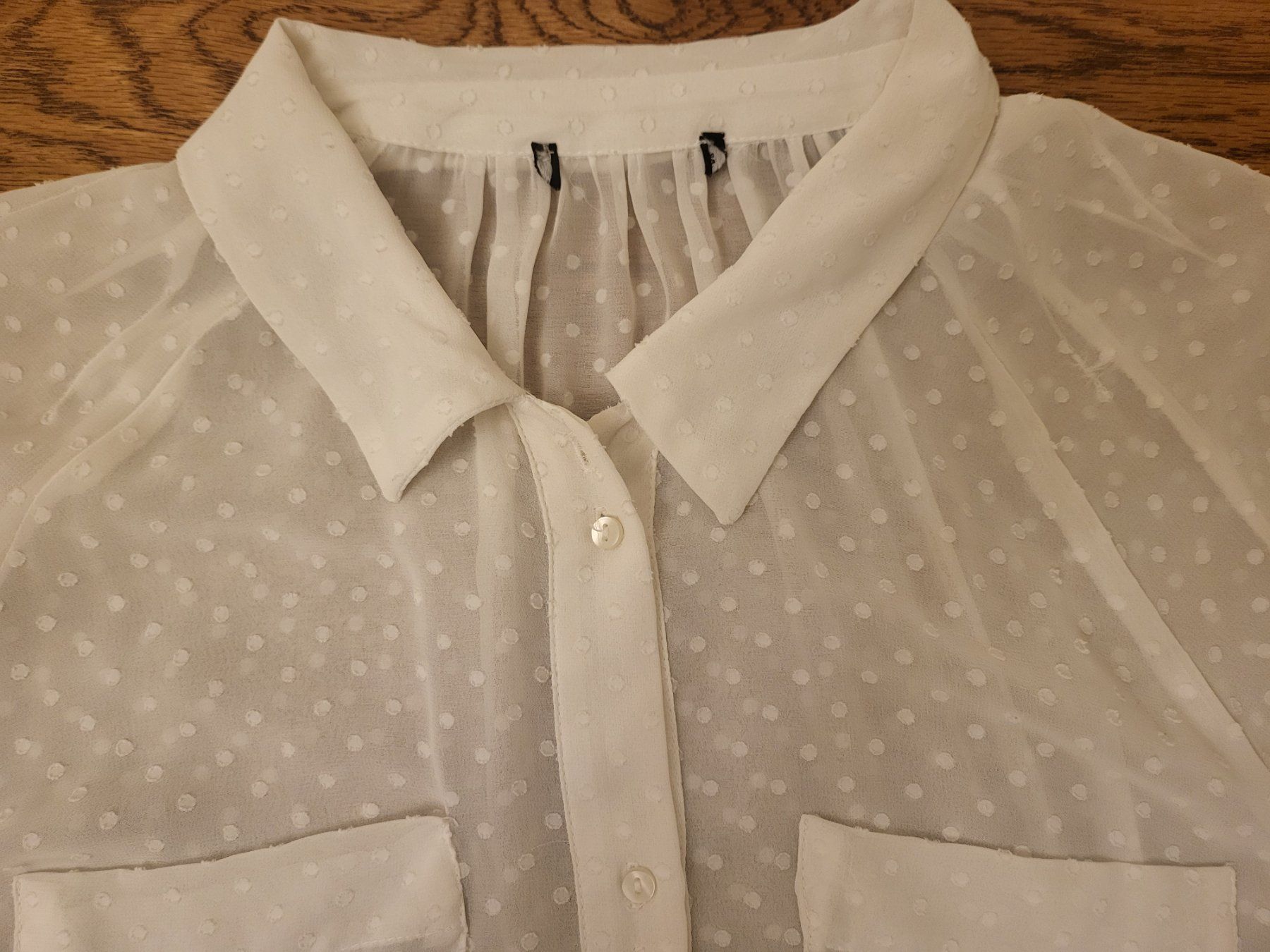 Zara Camicette: Wunderschöne Weiße Bluse mit Punktmuster – Usato da Basel venduto da sci_67ms 3
