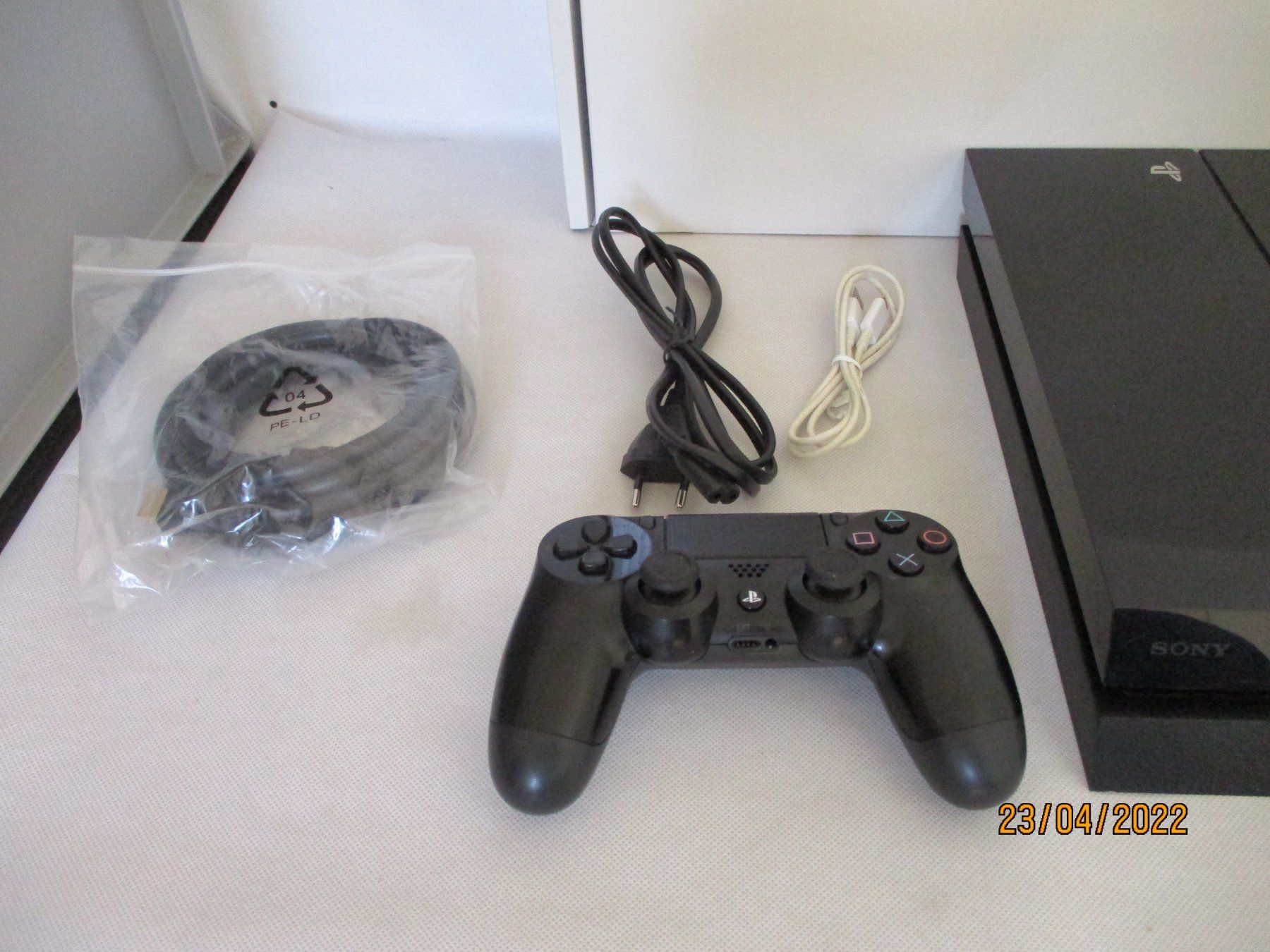 Sony Console: PS4 Konsole mit Zubehör – Usato da Liestal venduto da Disc-Point 2
