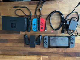 Nintendo Switch V1 XAJ inkl. 4 Joy-Cons, 128GB SD, Dock, Net