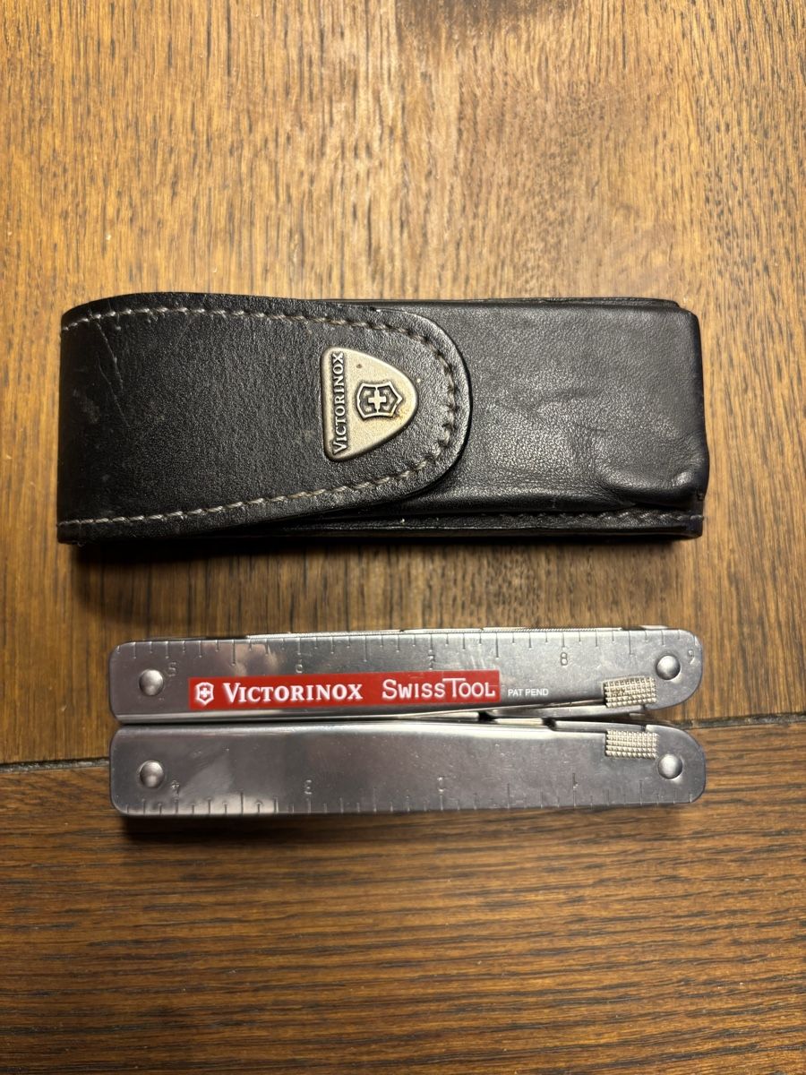 Uniformi: Swiss tool Victorinox – Usato da Ardon venduto da plume2207