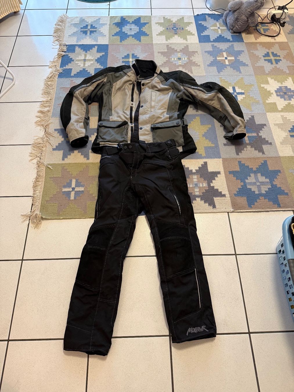 Kleiderpakete: Gore-Tex Motorradkombi  52-54 – Gebraucht aus Bassersdorf von tarro2002