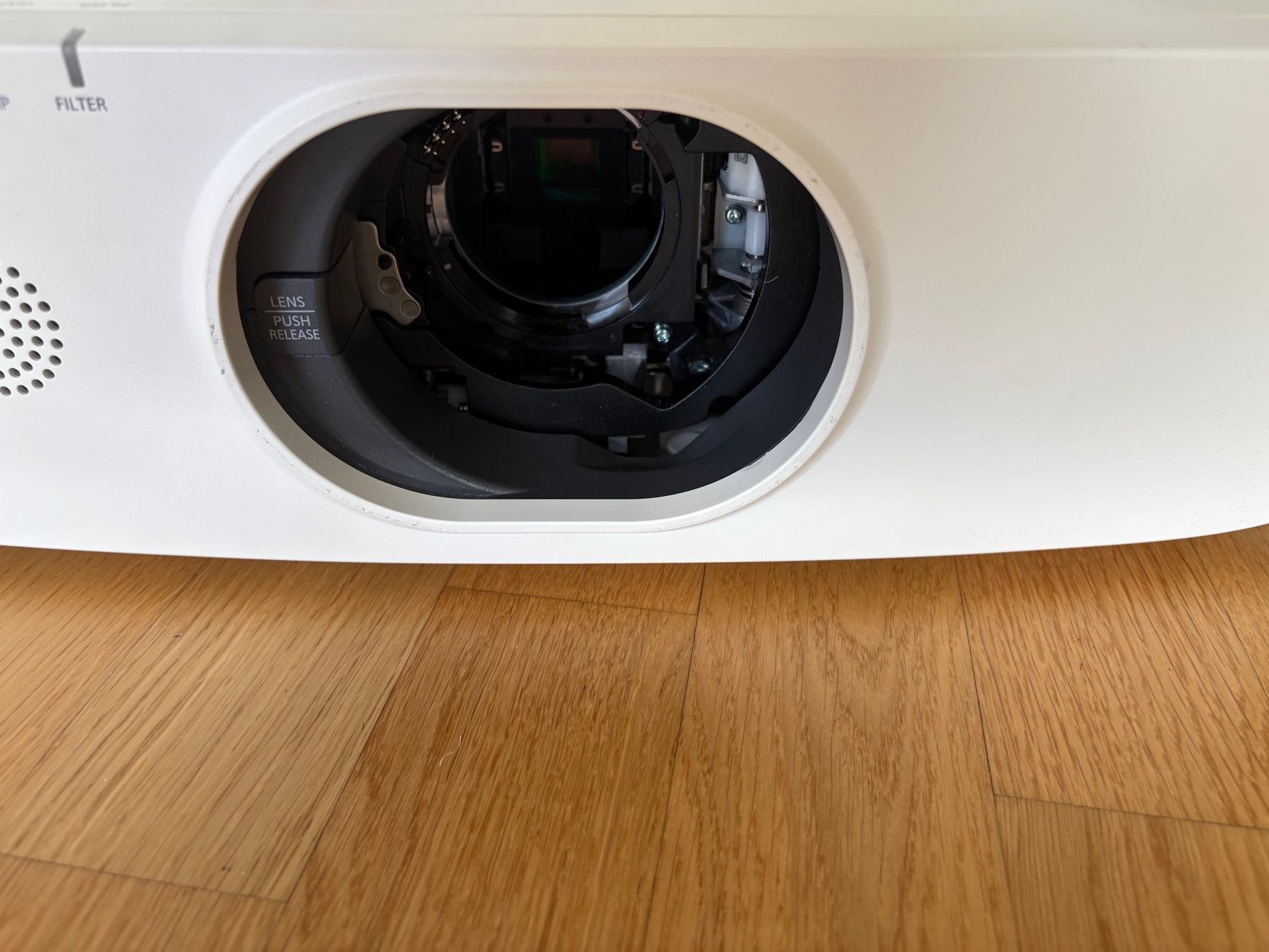 Panasonic Proiettori: Panasonic Beamer PT-EX520 XGA – Usato da Rombach venduto da Pegga 2