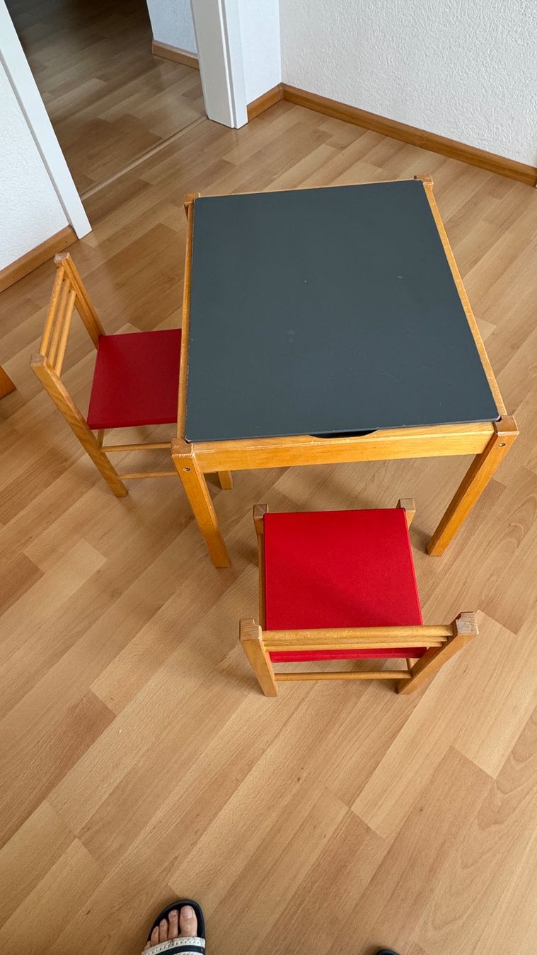 Giocattoli: Kinderspieltisch mit 2 Stühlen – Usato da Magden venduto da Godi45