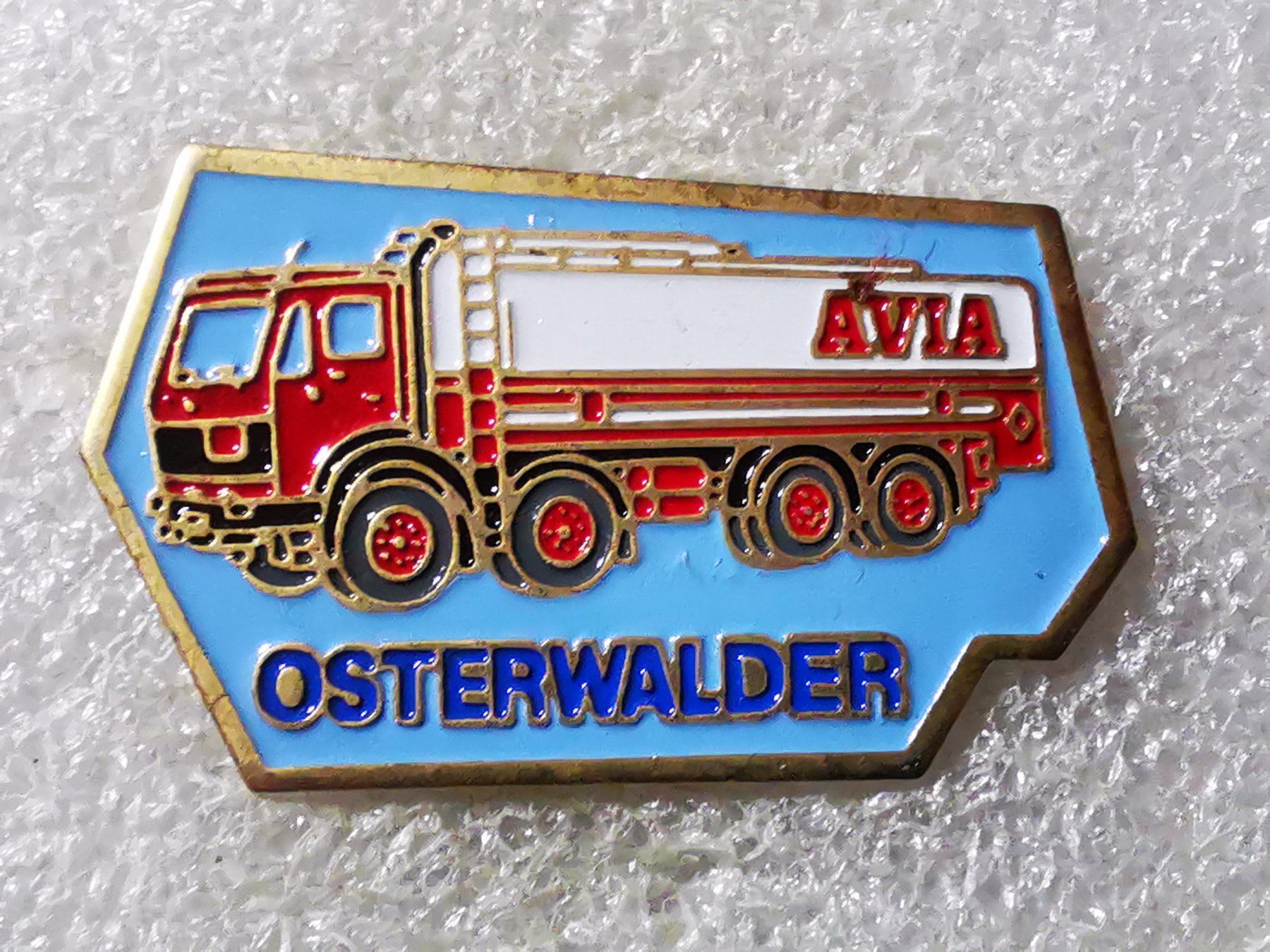 Plaquettes & Badges: Ansteckpin 72: Avia LKW Osterwalder – D'occasion à Oppligen par Pin-Fall-Shop