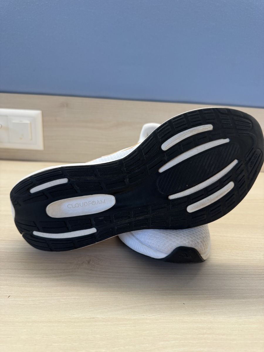 Adidas Chaussures femmes: Adidas Running Shoes Cloudfoam White – D'occasion à Clarens par Ian_calvin 2