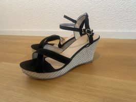 Sommerliche Keilabsatz Sandalen, Schwarz, Grösse 39